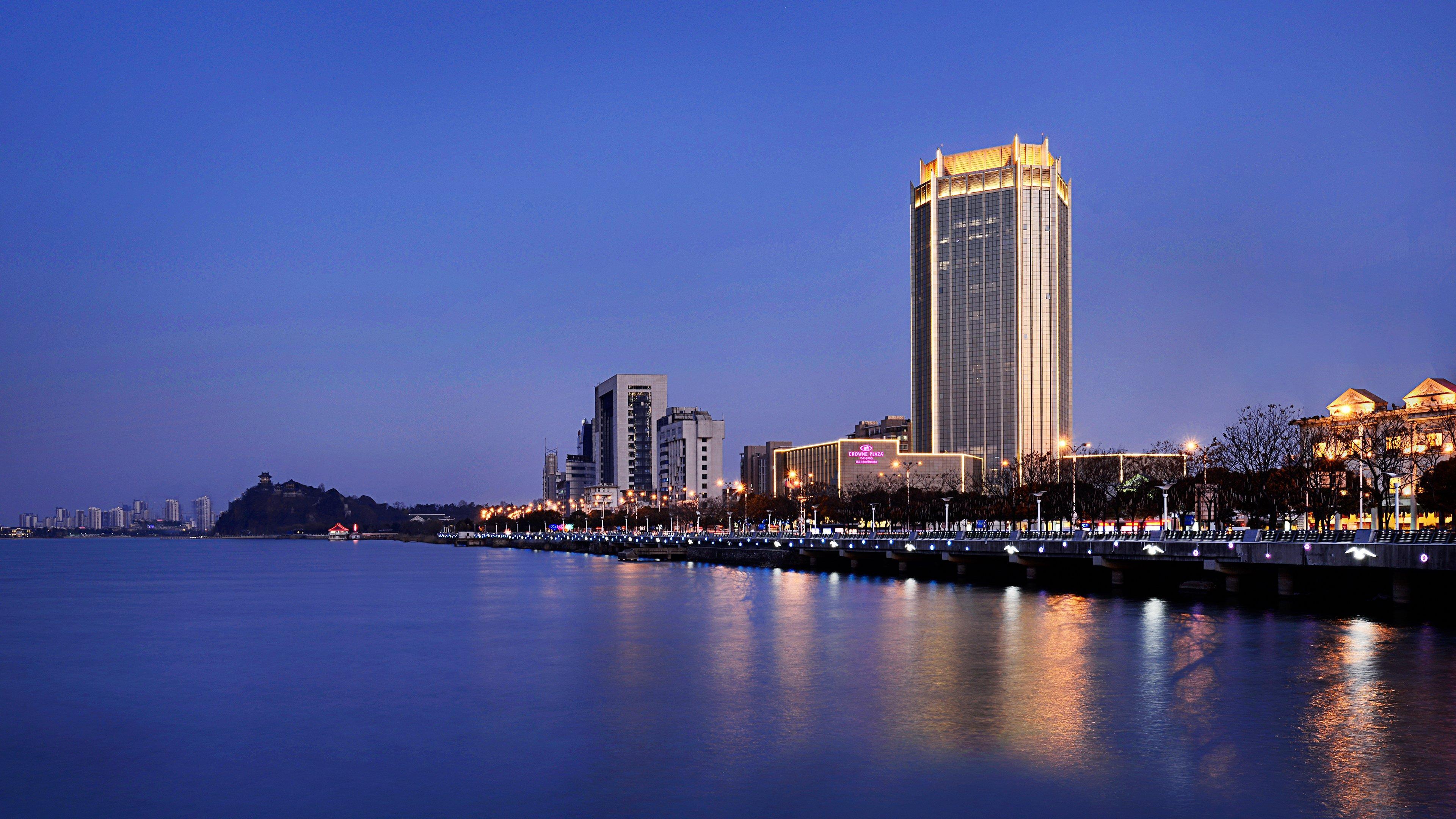 Hotel Crowne Plaza Zhenjiang By Ihg Exterior foto