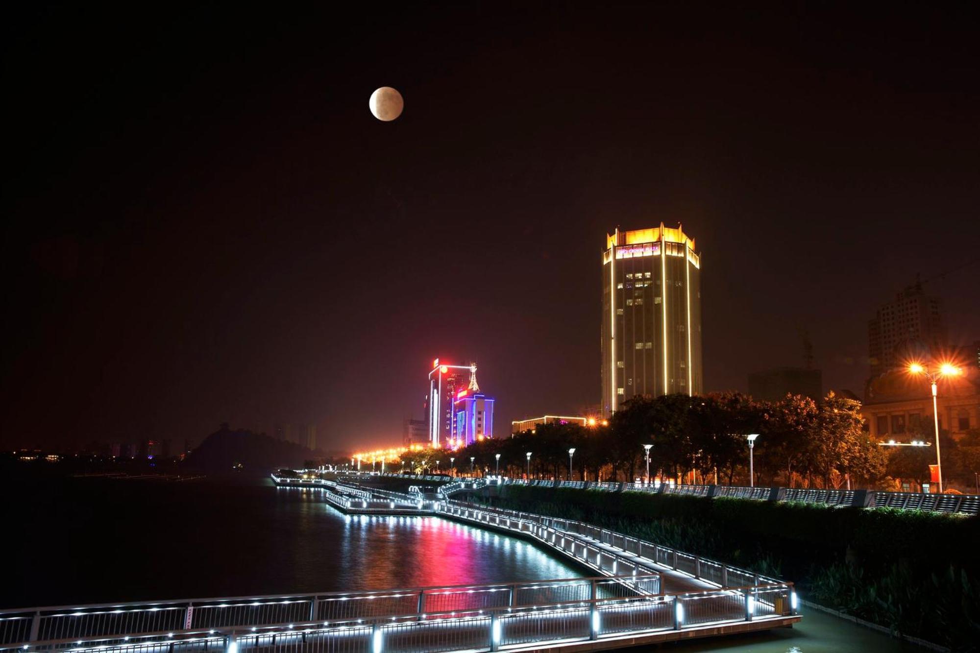 Hotel Crowne Plaza Zhenjiang By Ihg Exterior foto
